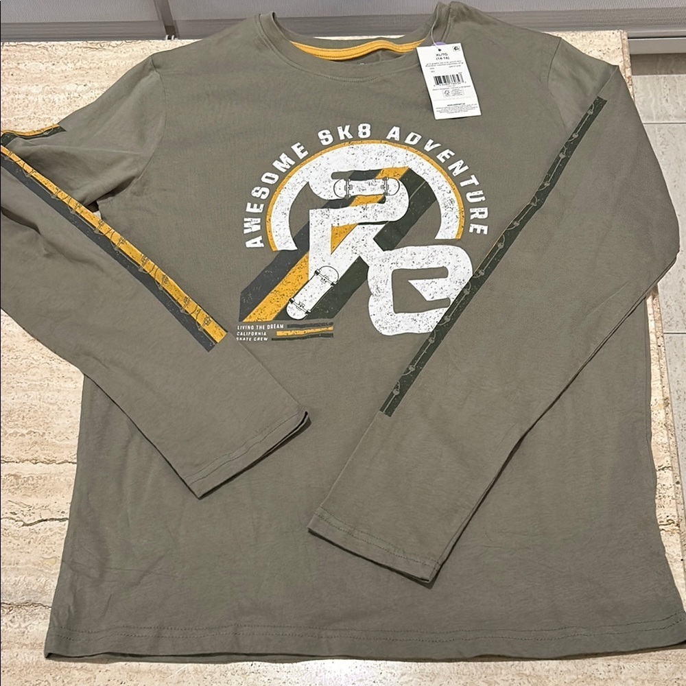 4 for 20$ / 🆕 NWT Awesome SK8 Adventure t-shirt